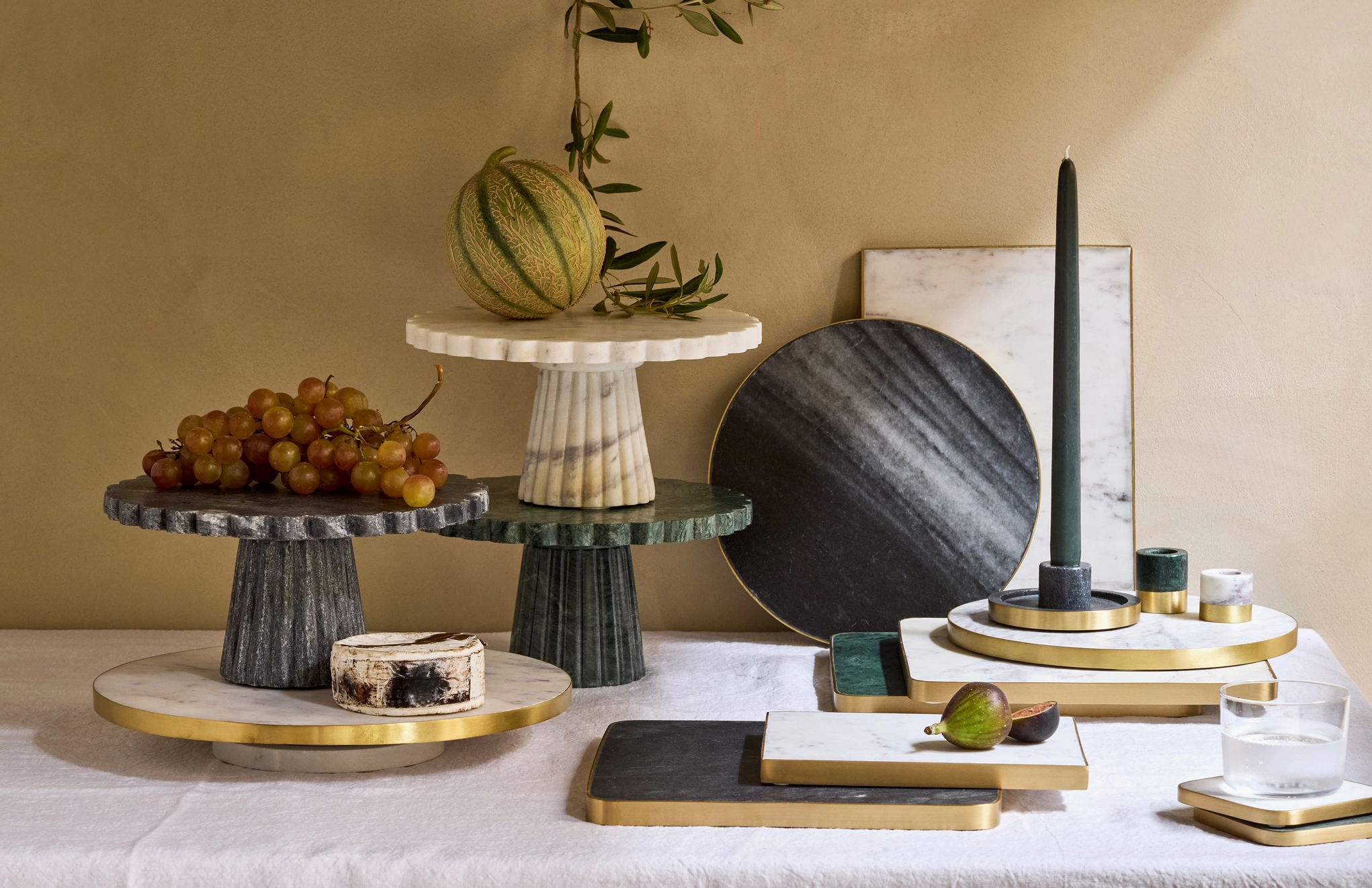 Verona Scalloped Cake Stand